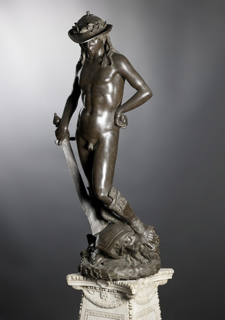 Uma Viagem no Tempo pela Arte: Escultura de O David de Donatello. escultura feita em bronze, possui 158 cm, foi realizada por volta do ano 1440 (ou para o 1430 segundo alguns experts). Atualmente encontra-se ao Museu do Bargello. 